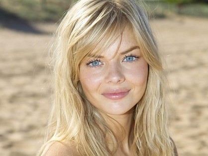 I just spotted the very beautiful Samara Weaving of Home and Away fame